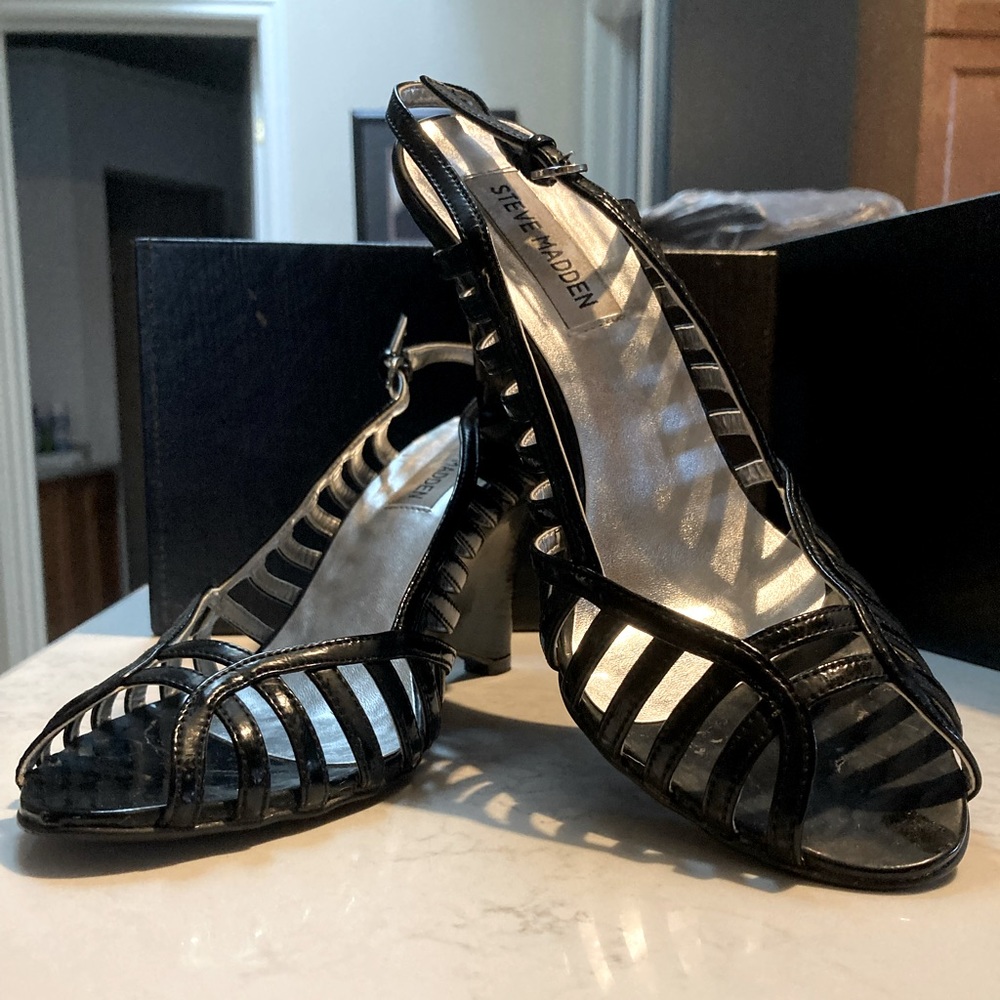 Steve Madden Leather Black patent Sling Back with a wedge heel Size 8